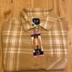 Gap Women’s Relaxed Fit Flannel NWT Small